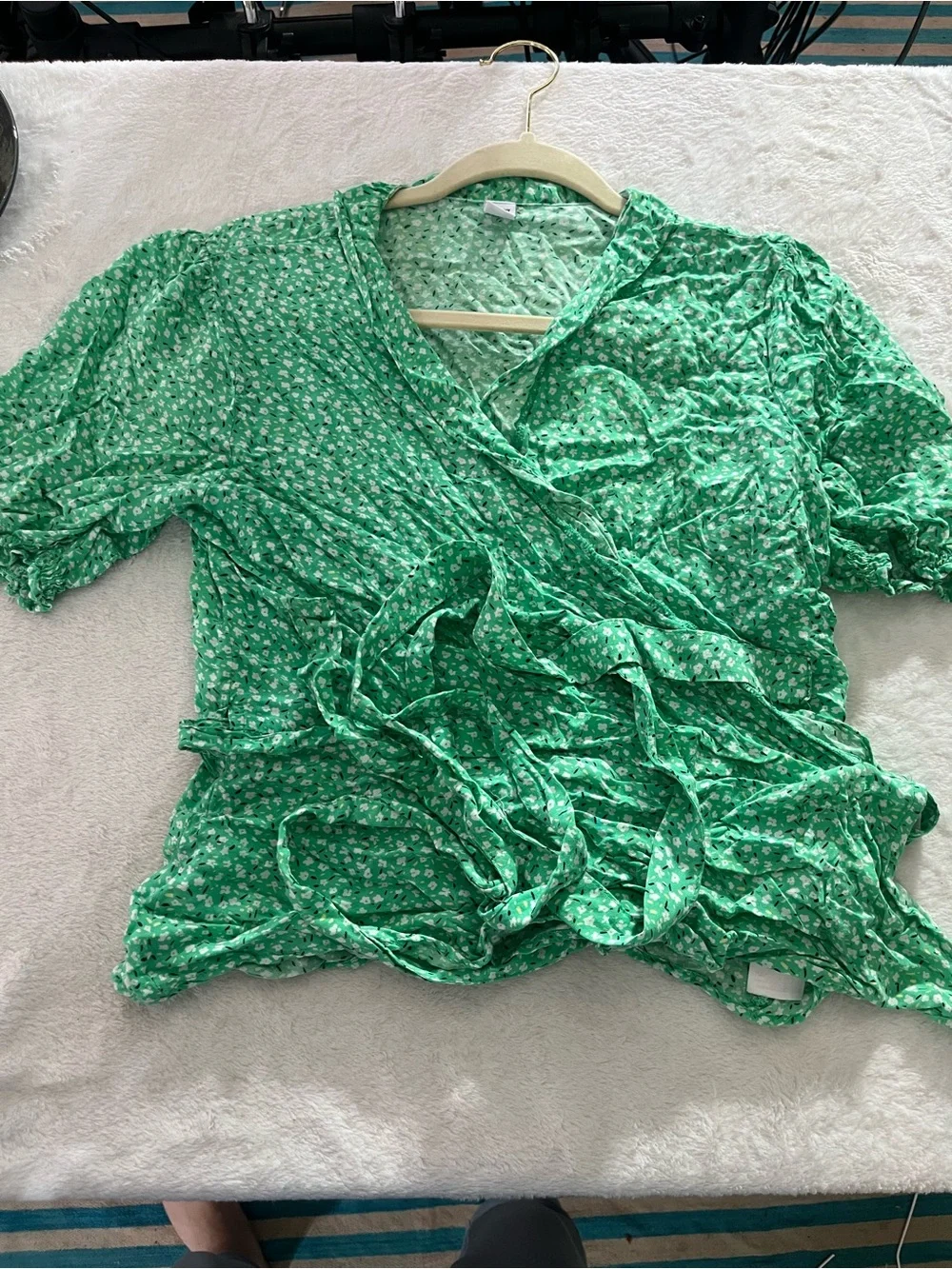 Old Navy Green Floral Micro Wrap Blouse with Belted Tie Waist V Plunge Large EUC